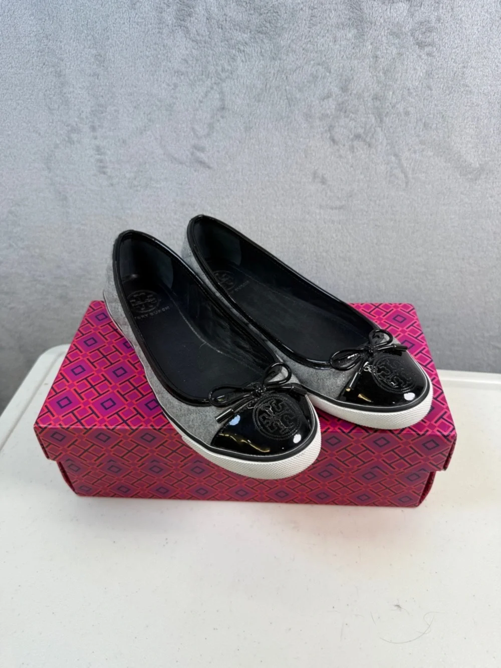 Tory Burch Skyler Sneaker Size 7.5 Flannel Fabric Soft Patent Shoes - Picture 1 of 8